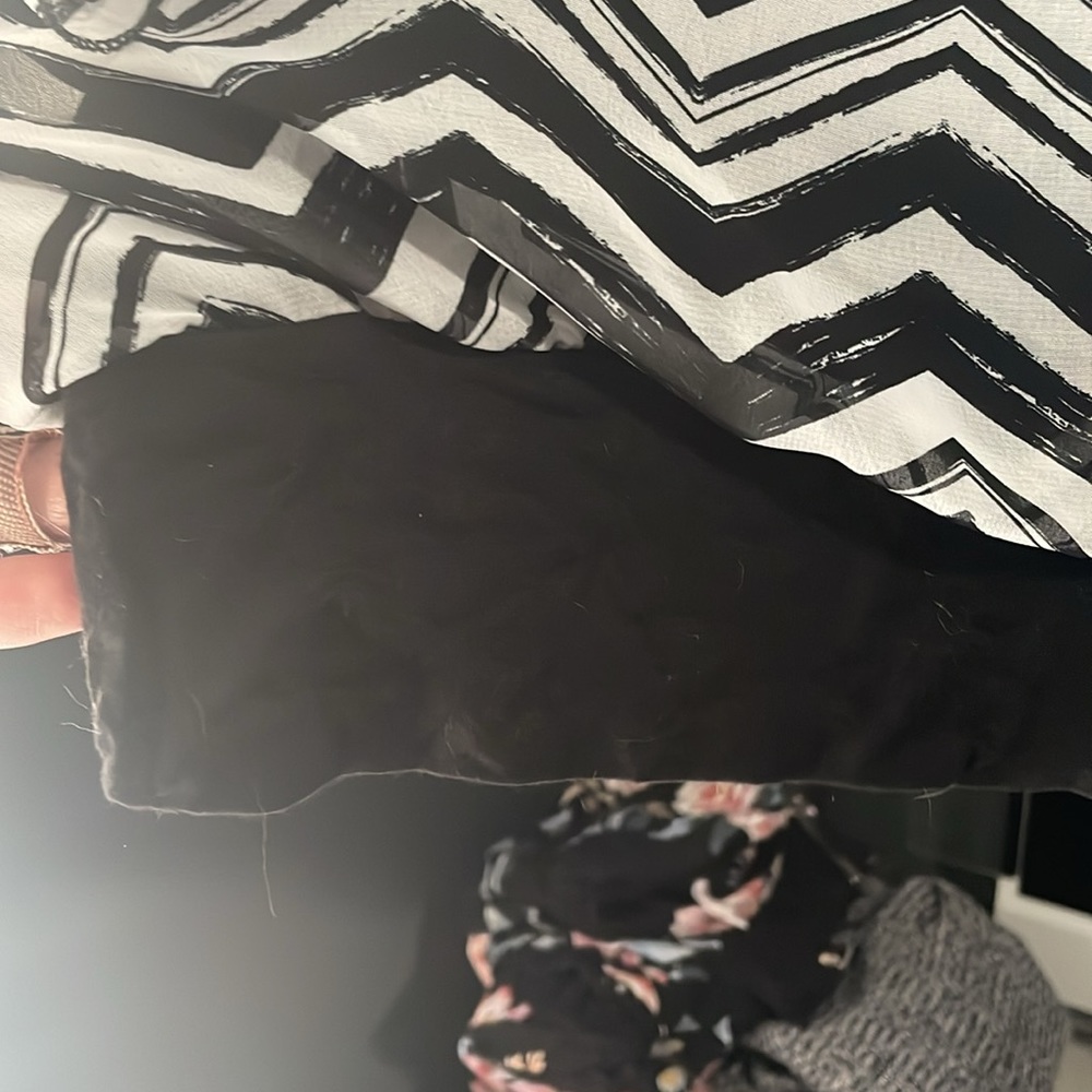 Flowy Pattern Tank Top - Picture 4 of 8